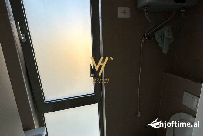 Ambiente Commerciale in Affitto 3+1 a Tirana - 2,500 Euro