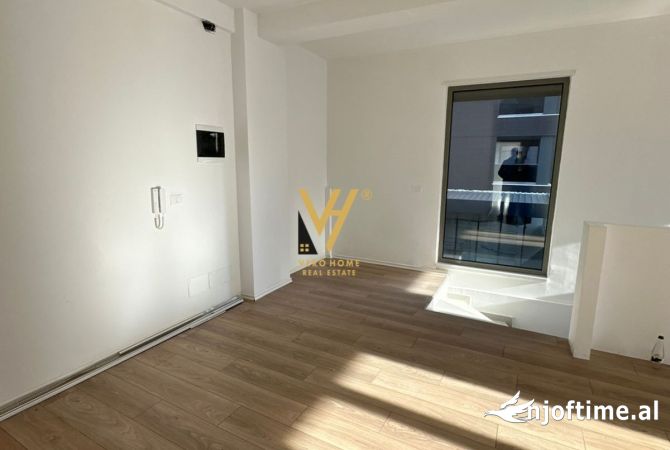 JEPET AMBIENT KOMERCIAL 150M2 ME QERA TE RRUGA E KAVAJES 2.500 EURO