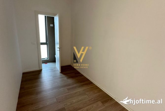 JEPET AMBIENT KOMERCIAL 150M2 ME QERA TE RRUGA E KAVAJES 2.500 EURO