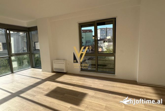 Ambiente Commerciale in Affitto 3+1 a Tirana - 2,500 Euro