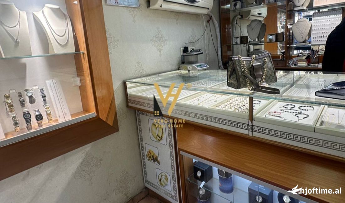 SHITET ARGJENDARI 48 M2 TE BLV ZOGU I PARE 600.000 EURO