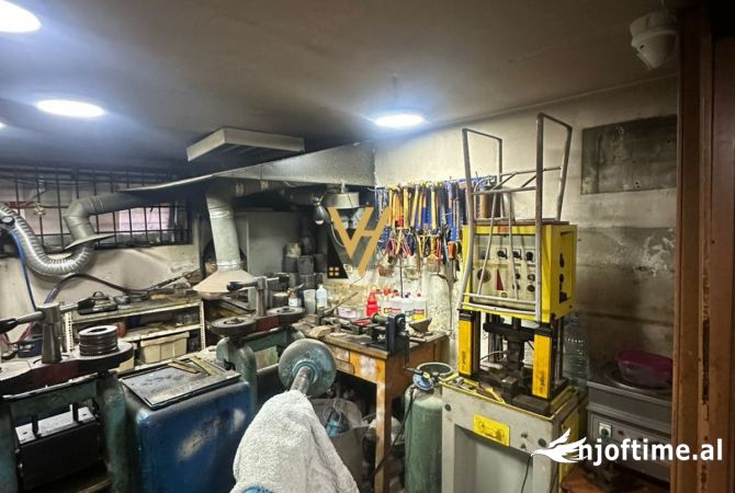 SHITET ARGJENDARI 48 M2 TE BLV ZOGU I PARE 600.000 EURO