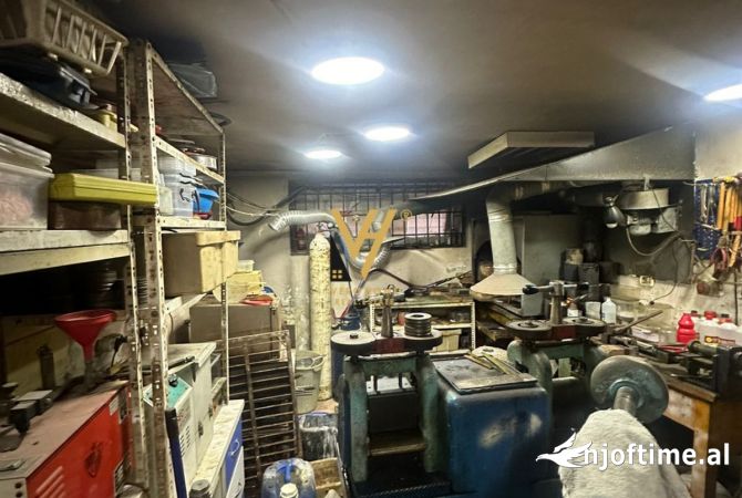 SHITET ARGJENDARI 48 M2 TE BLV ZOGU I PARE 600.000 EURO