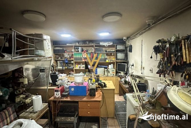 SHITET ARGJENDARI 48 M2 TE BLV ZOGU I PARE 600.000 EURO