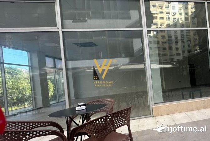 Ambiente Commerciale in Affitto 1+1 a Tirana - 2,100 Euro