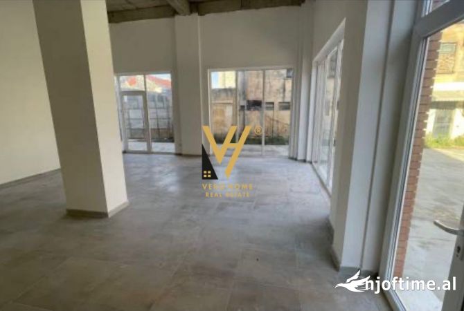 Ambiente Commerciale in Affitto 1+1 a Tirana - 500 Euro