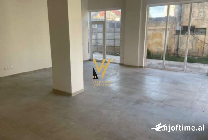 Ambiente Commerciale in Affitto 1+1 a Tirana - 500 Euro
