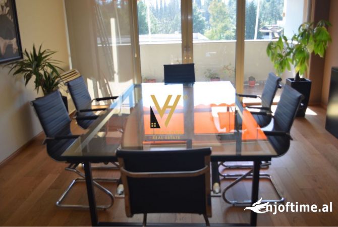 Ambiente Commerciale in Affitto 3+1 a Tirana - 1,500 Euro