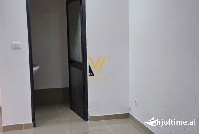 Ambiente Commerciale in Affitto 1+1 a Tirana - 30,000 Leke