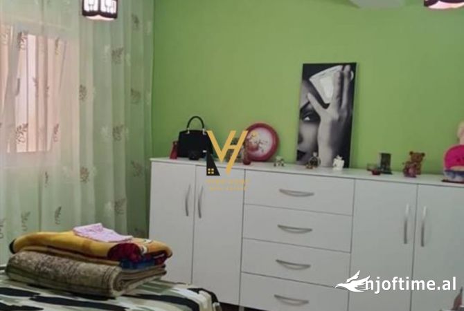 Ambiente Commerciale in Affitto 3+1 a Tirana - 700 Euro