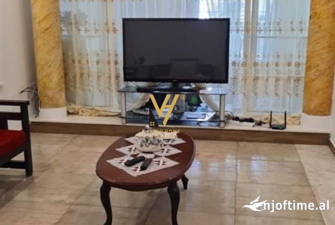 Ambiente Commerciale in Affitto 3+1 a Tirana - 700 Euro