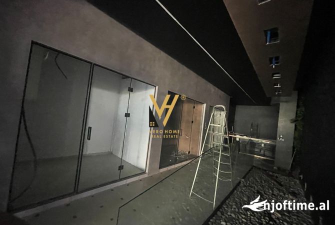 Ambiente Commerciale in Affitto 1+1 a Tirana - 600 Euro