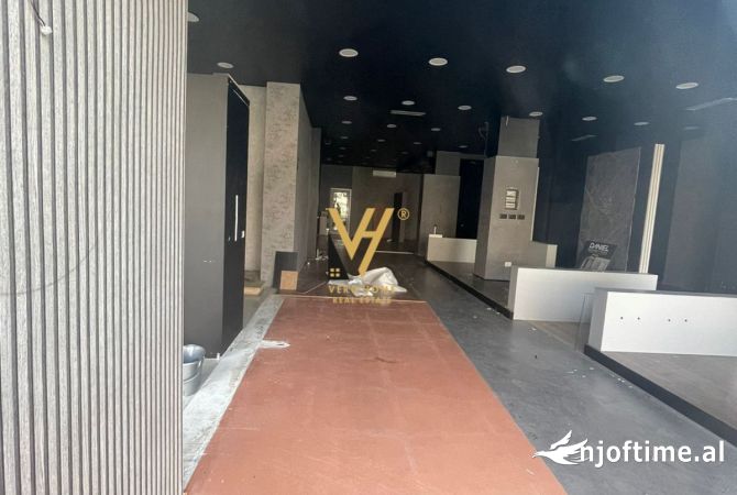 Ambiente Commerciale in Affitto 1+1 a Tirana - 600 Euro