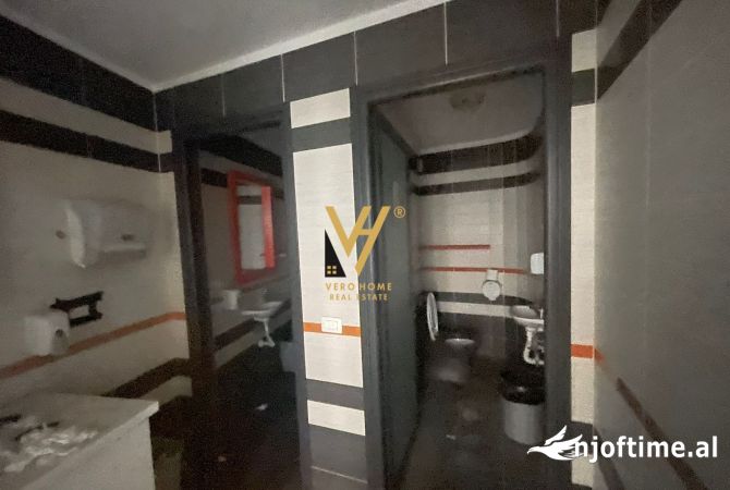 JEPET ZYRE OPEN SPACE 400 M2 ME QERA NE SELITE 2.700 EURO