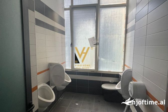 JEPET ZYRE OPEN SPACE 400 M2 ME QERA NE SELITE 2.700 EURO