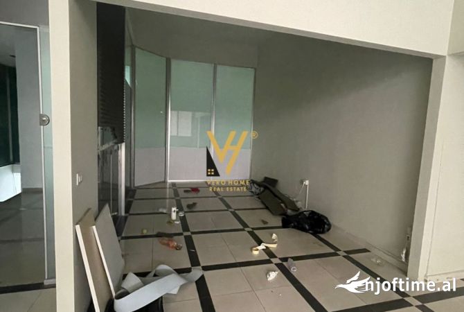 Ambiente Commerciale in Affitto 3+1 a Tirana - 650 Euro