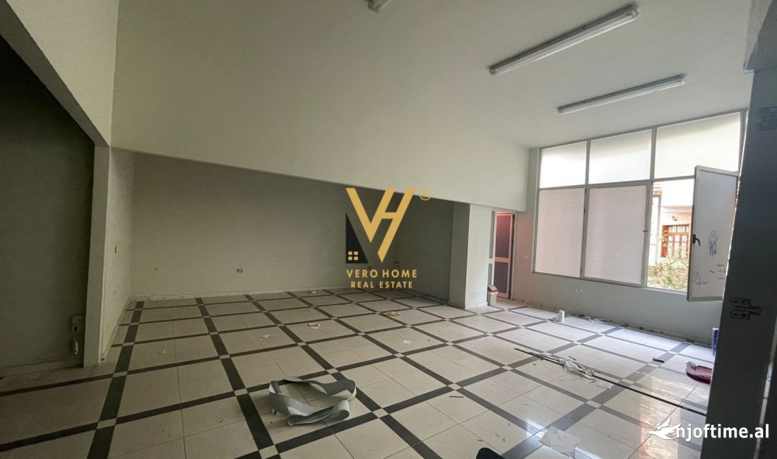 JEPET AMBJENT BIZNESI 93 M2 ME QERA NE SELITE 650 EURO