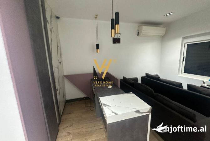 Ambiente Commerciale in Affitto 3+1 a Tirana - 1,500 Euro
