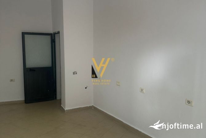 Ambiente Commerciale in Affitto 1+1 a Tirana - 270 Euro