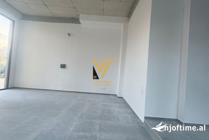 Ambiente Commerciale in Affitto 1+1 a Tirana - 1,000 Euro