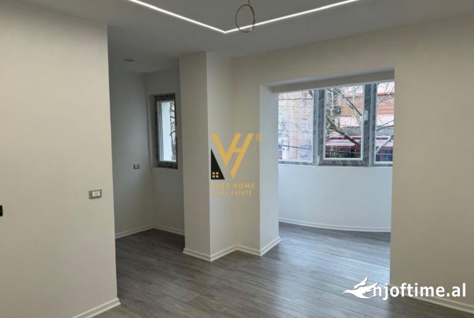 Ambiente Commerciale in Affitto 3+1 a Tirana - 500 Euro