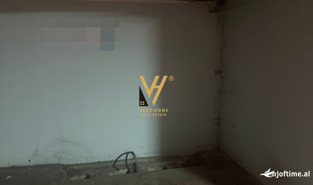 JEPEN 5 POSTE PARKIMI ME QERA TE XHAMLLIKU 60 EURO SECILA