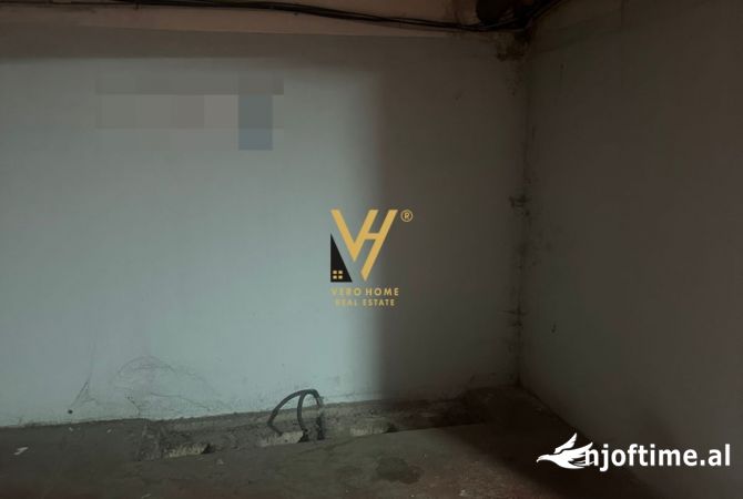 Ambiente Commerciale in Affitto 4+1 a Tirana - 60 Euro