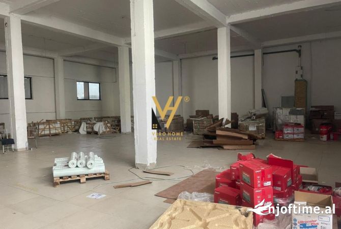 Ambiente Commerciale in Affitto 4+1 a Tirana - 8,400 Euro