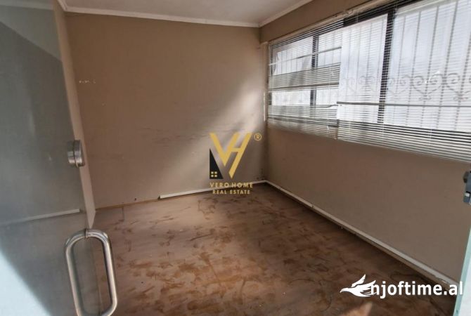Ambiente Commerciale in Affitto 1+1 a Tirana - 450 Euro