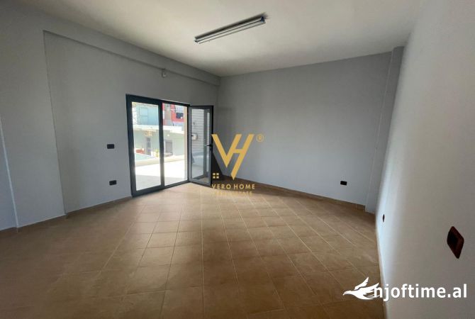 JEPET AMBIENT BIZNESI 210 M2 ME QERA TE UNAZA E RE 1.500 EURO