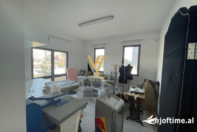 Ambiente Commerciale in Affitto 1+1 a Tirana - 1,500 Euro