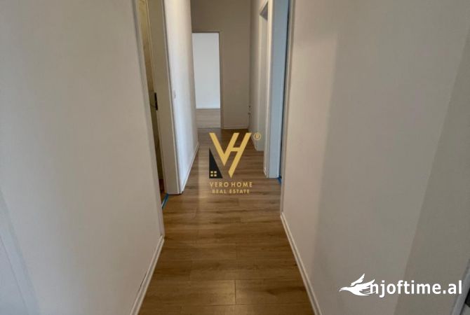 Ambiente Commerciale in Affitto 3+1 a Tirana - 600 Euro