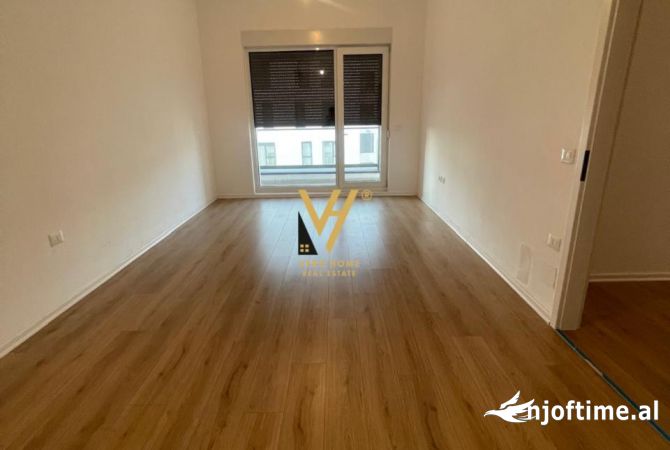 Ambiente Commerciale in Affitto 3+1 a Tirana - 600 Euro