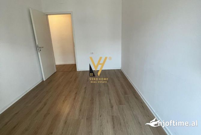 Ambiente Commerciale in Affitto 3+1 a Tirana - 600 Euro