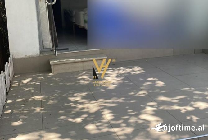 Ambiente Commerciale in Affitto 1+1 a Tirana - 350 Euro
