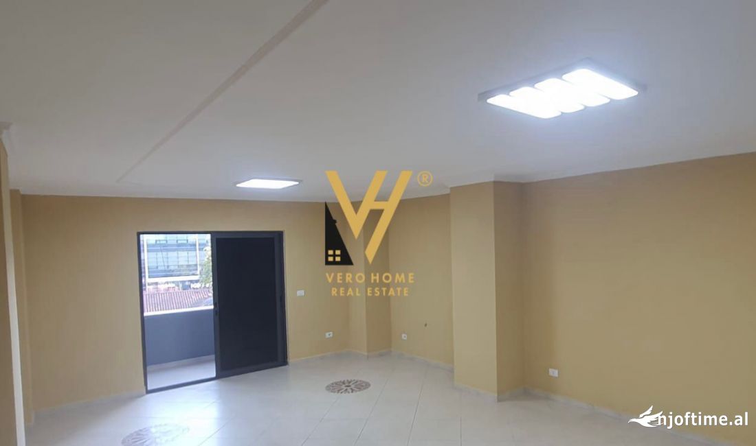 JEPET ZYRE 160 M2 ME QERA NE QENDER 1.600 EURO