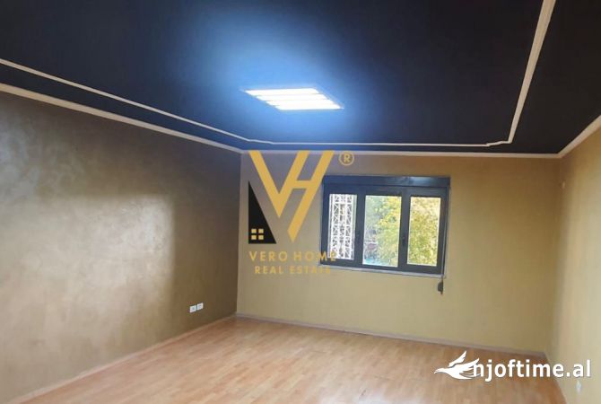 Ambiente Commerciale in Affitto 3+1 a Tirana - 1,600 Euro