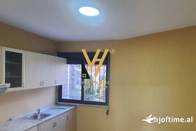 JEPET ZYRE 160 M2 ME QERA NE QENDER 1.600 EURO