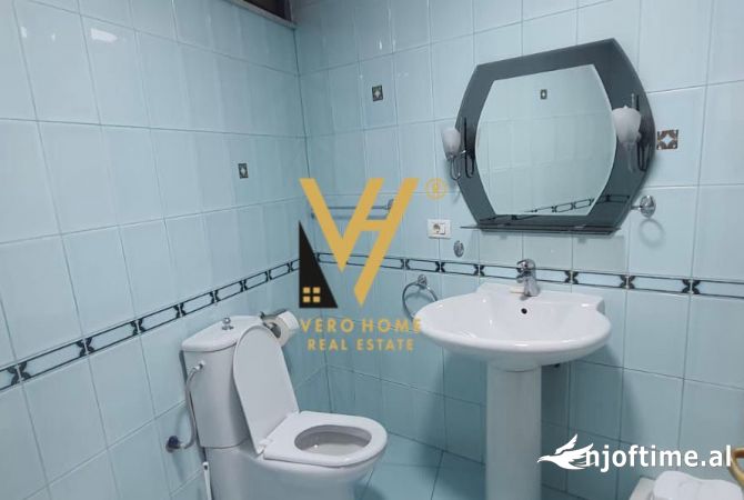 JEPET ZYRE 160 M2 ME QERA NE QENDER 1.600 EURO