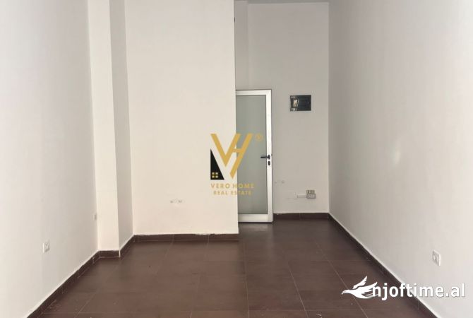 Ambiente Commerciale in Affitto 1+1 a Tirana - 40,000 Leke