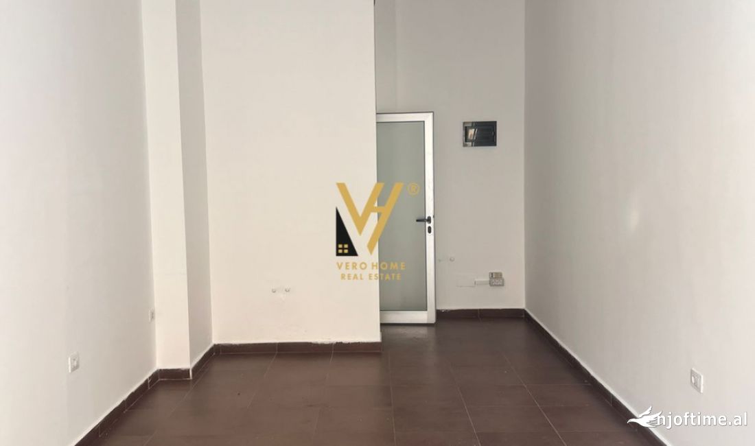 JEPET DYQAN 43 M2 ME QERA TE STADIUMIT DINAMO 40.000 LEKE