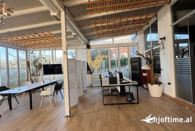 Ambiente Commerciale in Affitto 3+1 a Tirana - 1,000 Euro