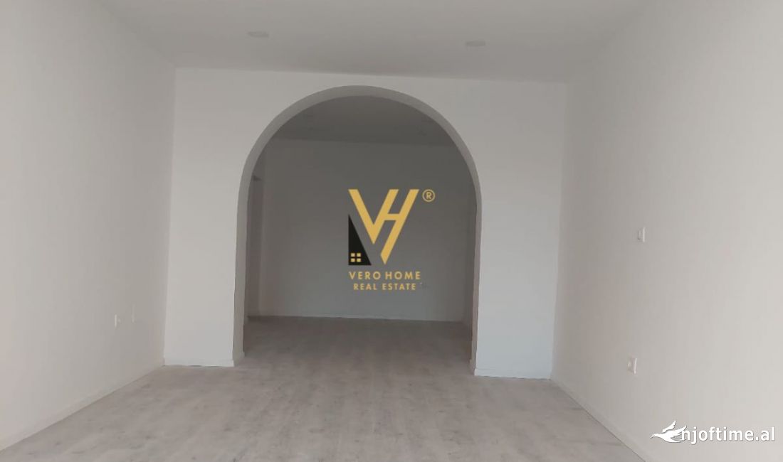 JEPET DYQAN 48 M2 ME QERA TE STADIUMI DINAMO 650 EURO