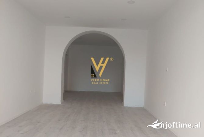 Ambiente Commerciale in Affitto 1+1 a Tirana - 650 Euro