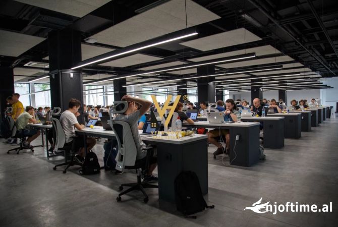 Ambiente Commerciale in Affitto 3+1 a Tirana - 9,000 Euro