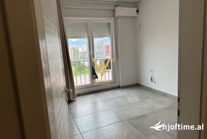 JEPET ZYRE 136 M2 ME QERA PRAN KOMPLEKSIT OLIMPIK 850 EURO