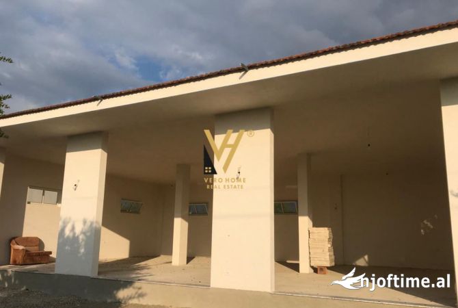 Ambiente Commerciale in Affitto 4+1 a Tirana - 500 Euro