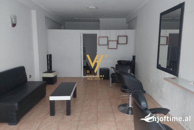 Ambiente Commerciale in Affitto 3+1 a Tirana - 400 Euro