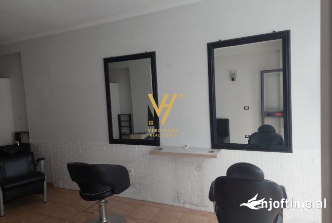 Ambiente Commerciale in Affitto 3+1 a Tirana - 400 Euro