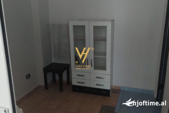 Ambiente Commerciale in Affitto 3+1 a Tirana - 400 Euro